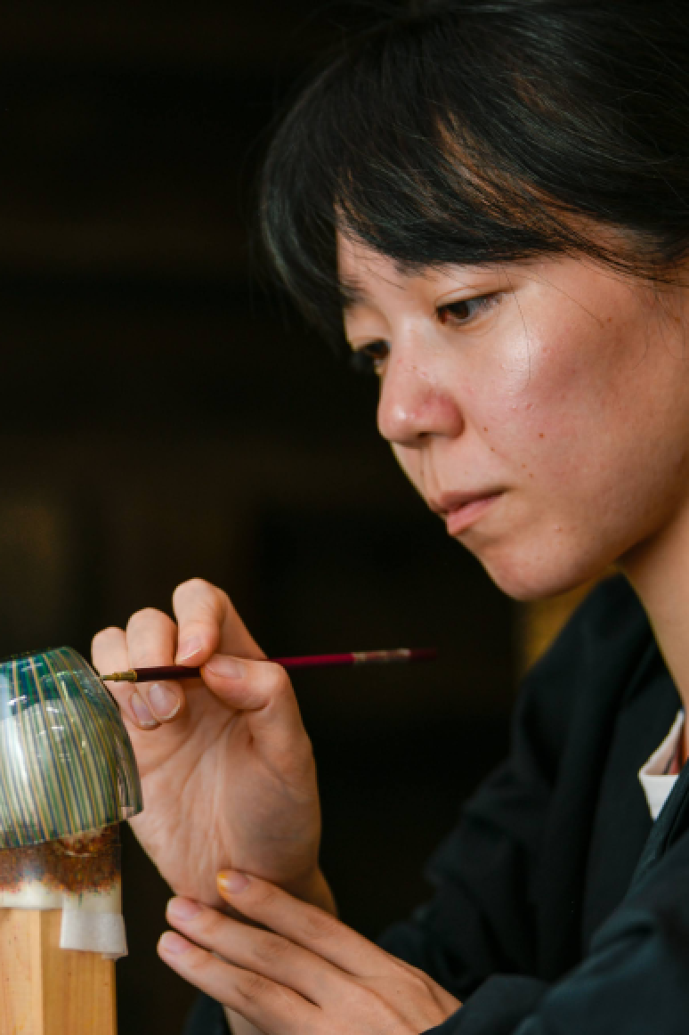 Artisan experience making glassware